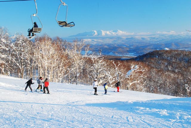 Ski Taxi between Asahikawa and nearby ski resorts