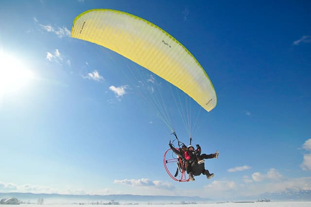Challenge paragliding as beginner