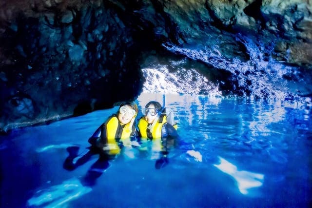 otaru shakotan blue Cave Snorkeling