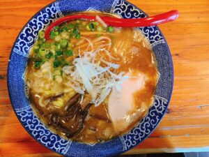 Read more about the article 【札幌/ラーメン】「亀陣」の名品、鶏と和出汁の中華そば！