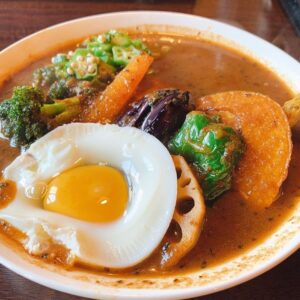 【札幌/スープカレー】目玉焼きがポイント。「ファットバンブー」のスープカレー！