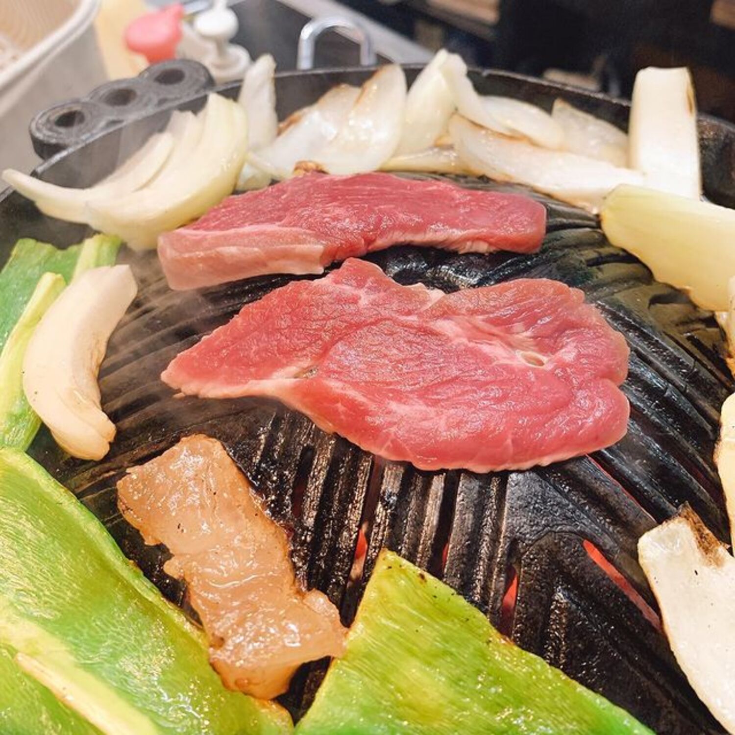 札幌 ジンギスカン 名店 しろくま の絶品ラム肉でジンギスカン Basho Food