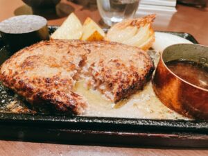 【札幌/洋食】溢れ出る肉汁！「Toshi」のハンバーグランチ