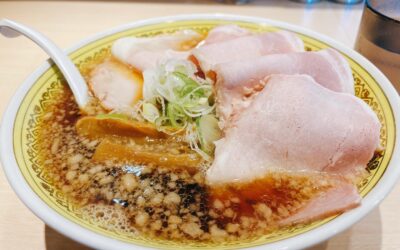 【札幌/ラーメン】食欲をそそられる「RAMEN RS改」の平打ち手もみ麺ｘたっぷり背脂の中華そば