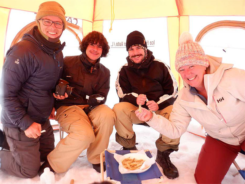 釣ったわかさぎは天ぷらに！できたてを味わえる贅沢